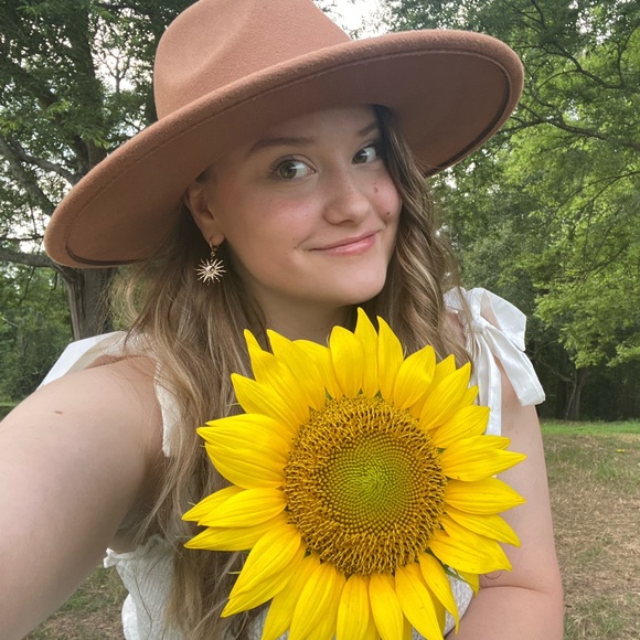 Meet your Posher, Kaitlyn - Picture 1 of 1